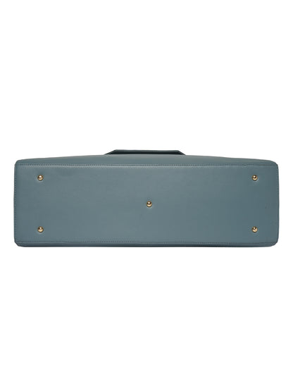 VersaCarry: The Essential 15 Inch Laptop Handbag for the Modern Woman